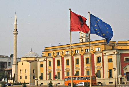 KE akordon 90 milion euro financime per Shqiperine